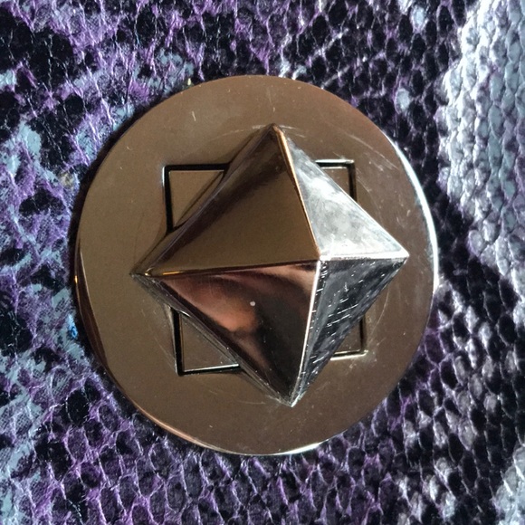 Purple snake skin clutch purse - Picture 6 of 6